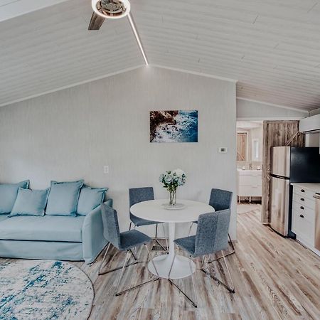 Modern & Cozy Stand-Alone Apartment - Perfect Stay Painted Post Exterior photo
