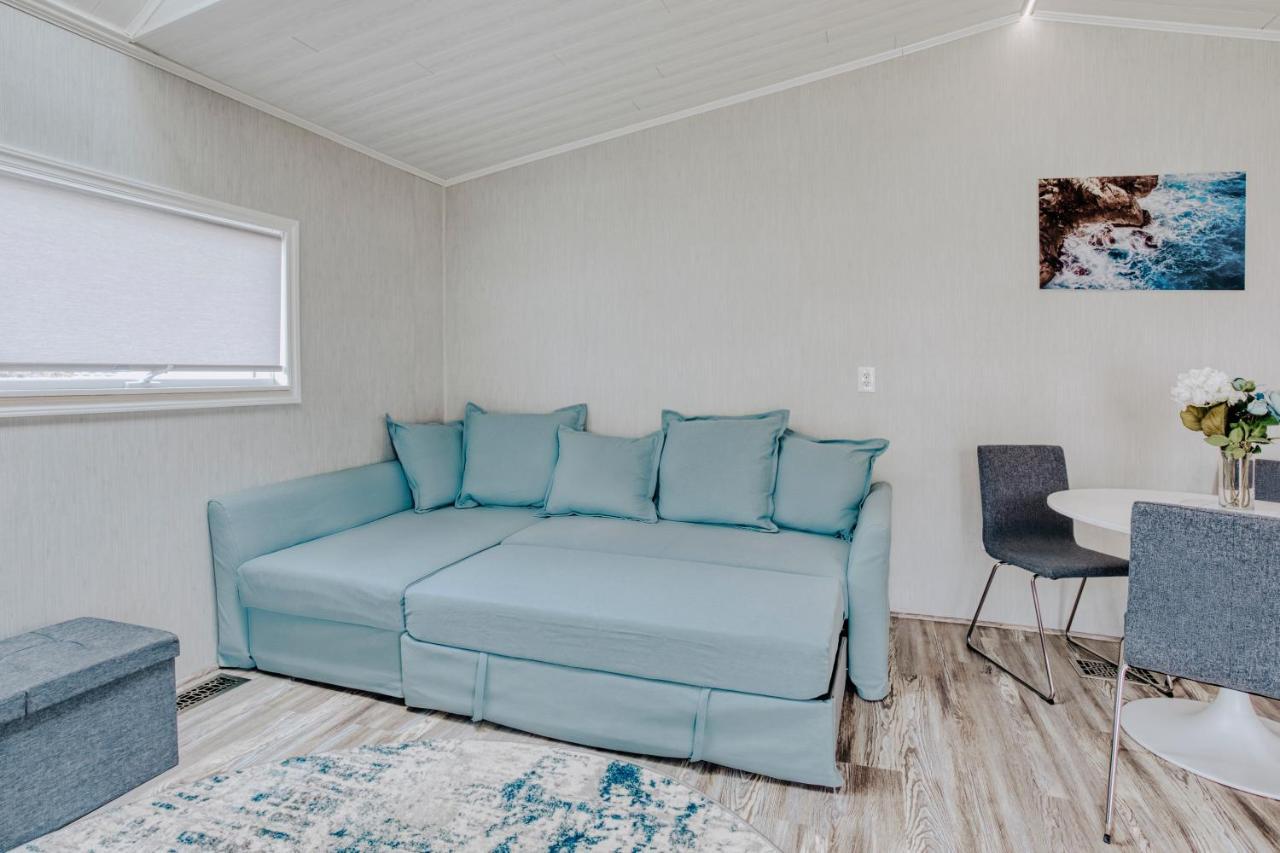 Modern & Cozy Stand-Alone Apartment - Perfect Stay Painted Post Exterior photo