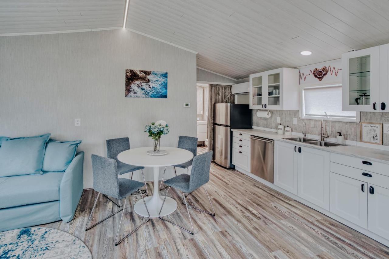 Modern & Cozy Stand-Alone Apartment - Perfect Stay Painted Post Exterior photo