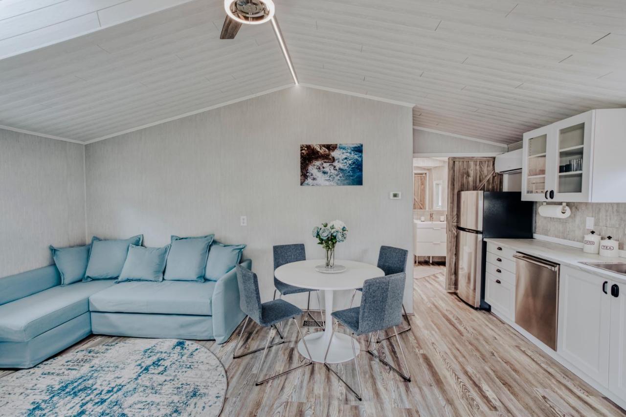 Modern & Cozy Stand-Alone Apartment - Perfect Stay Painted Post Exterior photo