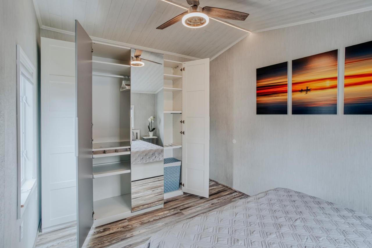 Modern & Cozy Stand-Alone Apartment - Perfect Stay Painted Post Exterior photo
